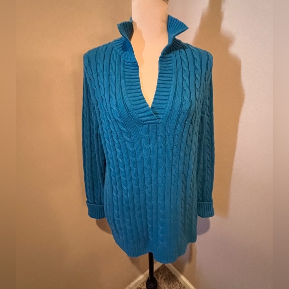 LL Bean Blue Cable-Knit V-Neck Pullover Sweater, size Medium